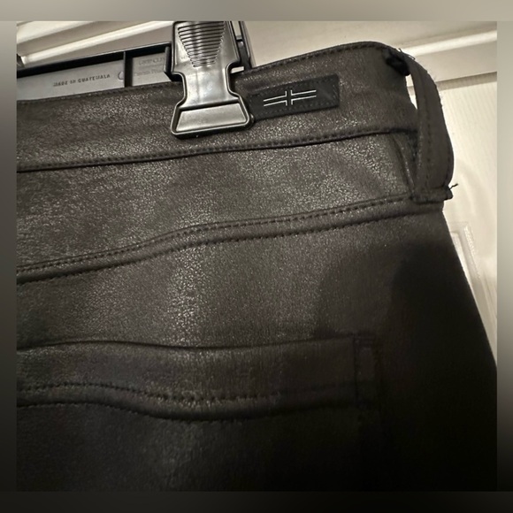 Liverpool Los Angeles Madonna Coated Skinny Pants are a size 8/29. - Picture 5 of 9